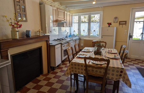 Cellefrouin Cottage | House with large enclosed garden and baby equipment