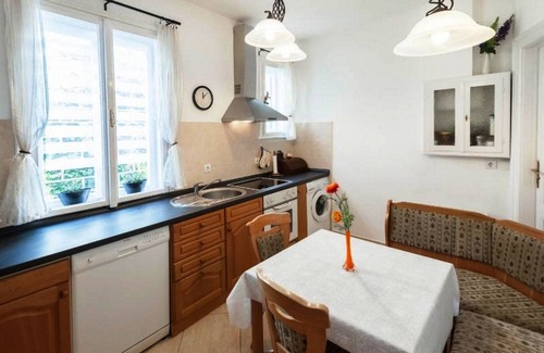 Zuglo House | House with large garden 3 bedrooms on 140m² for families (dog-friendly)