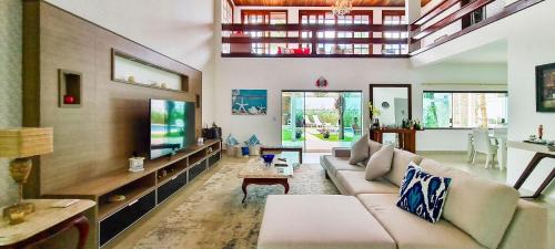Jardim Acapulco House | House with pool, balcony and leisure in a condo