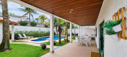 Jardim Acapulco House | House with pool, balcony and leisure in a condo