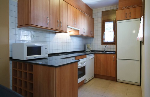Miami Platja Ski Chalet | House with Pool close to the Beach · UHC BOSQUE II