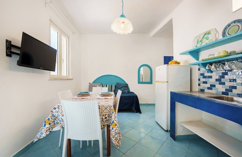 Procida Condo | House with Private Courtyard 200 m from the Cliffs