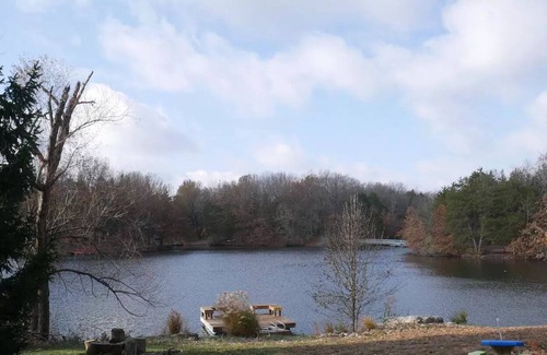 Columbia House | House with stunning lake views