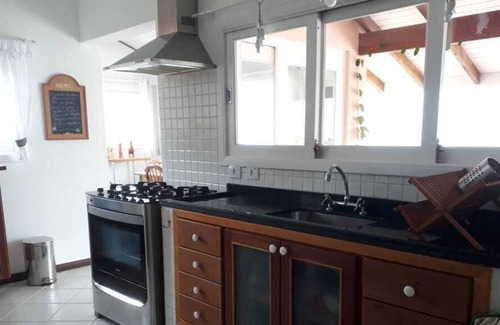 Portinho House | House with swimming pool for up to 8 people, beautiful views of the sea and the Atlantic forest.