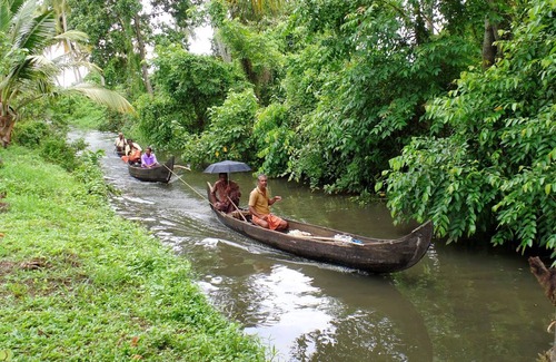 Kumarakom House | Houseboat Cruise in the Backwaters of Kerala