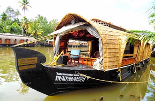 Kumarakom House | Houseboat Cruise in the Backwaters of Kerala