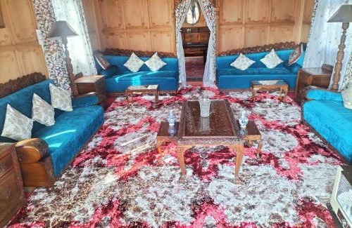 Brein Hotel | Houseboat sea lord
