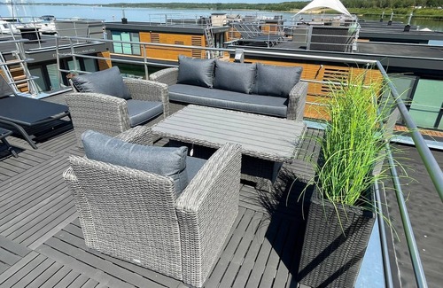 Boxberg/O.L. Boat Rental | Houseboat "Vroni" on the Bärwaldersee in the Lusatian Lakeland