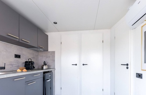 Municipality of Uitgeest Boat Rental | Houseboat with air conditioning and lake view