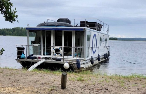 Heinola Boat Rental | Houseboat with firewood sauna