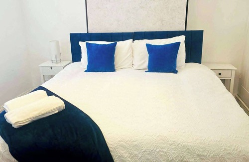 Leicester House | Housesleeps6-garden-freeparking-wifi-cityretreat