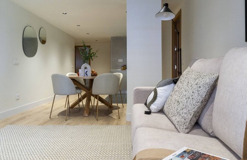 Nueva Espana Apartment | Housing Castellana V by Sharing Co