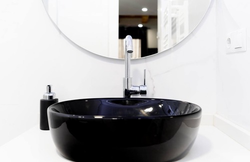 Old Town Apartment | Housingleon- Five Rooms Botines