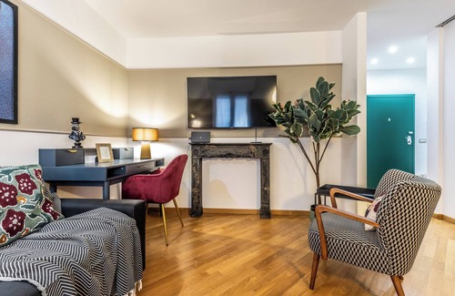 Historic Center Apartment | HouSmart Azzo Gardino 4