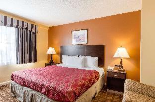 Malden Hotel | Howard Johnson by Wyndham Malden Boston Area