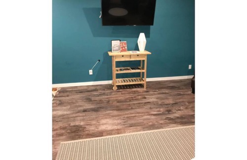 Pontiac Apartment | Howard Street Loft-The RiverCity House (No Extra Fees)
