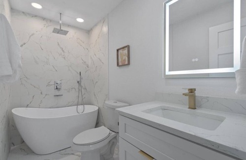 Milwood House | Howdy! Modern stay in Austin