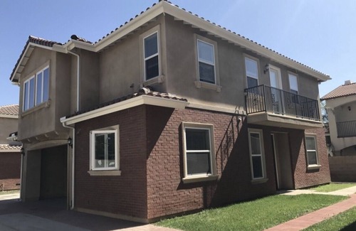 San Gabriel House | HUGE 3BR 2.5BA in prime location near Starbucks, restaurants, markets