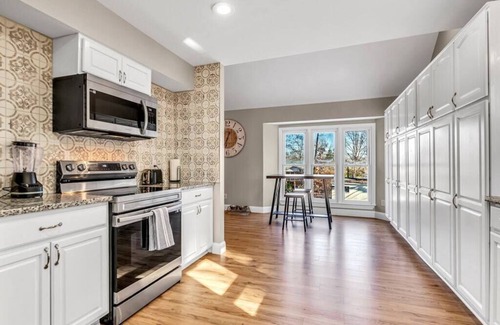 Kernersville House | Huge 4 BR Home! Sleeps 12- close to Everything!
