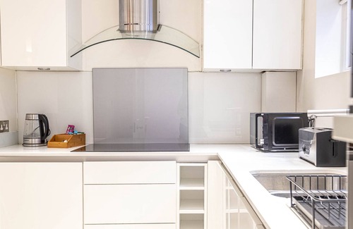 Bishopsgate Apartment | Huge 4BR Home near Liverpool St Station