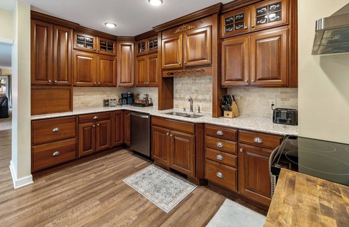 Virginia House | HUGE 5-BR Home w/Movie Theater, Arcade, & Patio!