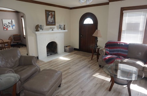 Urbandale House | HUGE 9 Bedroom 4 Bathroom with Pool and 3 Acres for Space Away from Neighbors