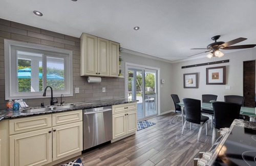 Vista Norte House | Huge Backyard: PoolTable+Firepit+Saltwater Pool and Spa