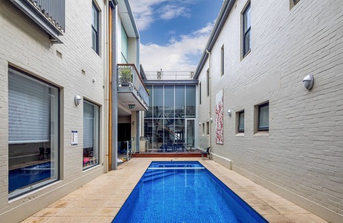 Henley Beach Apartment | Huge Beachfront Wrap-Around Balcony With Pool, Gym, Sauna!