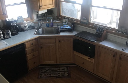 Valois Cottage | HUGE DECK! ENJOY the beauty and quaintness of this 3 bedroom and 2 bath cottage