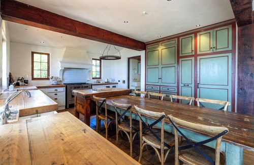 Oneroa Cabin | Huge estate with stunning vistas and multiple entertaining areas.