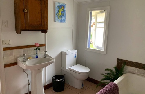 Emu Creek Other | Huge farm house, great for families and gatherings.