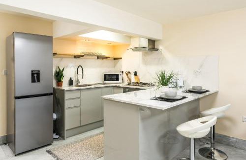 South Hampstead House | Huge fully equipped studio 1 min from tube Station