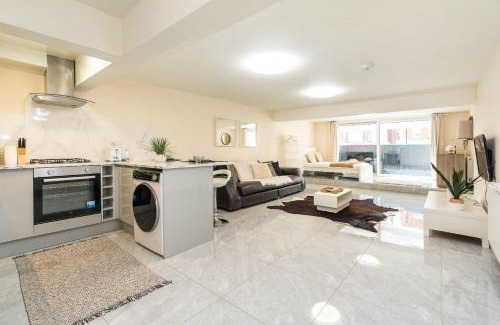 South Hampstead House | Huge fully equipped studio 1 min from tube Station