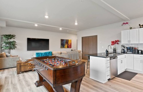 South Perry District Apartment | HUGE-Fun-Trendy Apt by Perry District & Downtown!