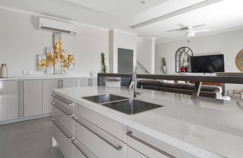 Gold Coast Apartment | Huge & Gorgeous 8BR Villa in Luxury Resort at Oro by Bocobay