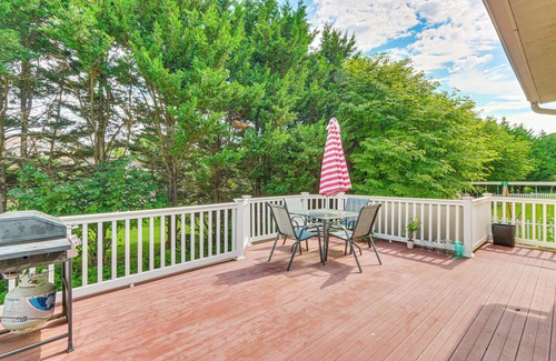 Robinwood House | Huge Hagerstown Home w/Deck ~ 4 Mi to Downtown!