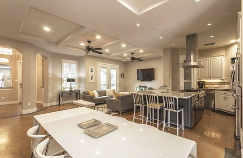 Central East Austin House | Huge Home in Downtown ATX/Large Groups Welcome/Walk Everywhere!