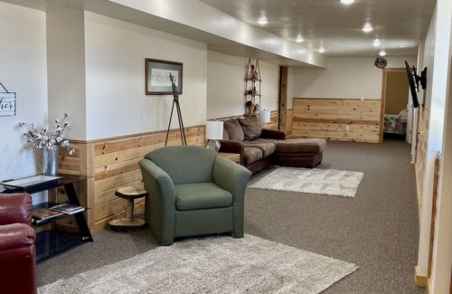 Lava Hot Springs House | Huge Lodge in Lava Hot Springs, Idaho 10 bedrooms sleeps 40+