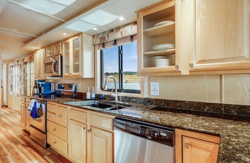 Leander Boat Rental | HUGE Luxury houseboat on Lake Travis