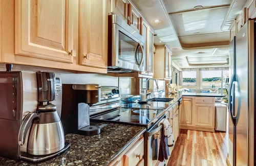 Leander Boat Rental | HUGE Luxury houseboat on Lake Travis