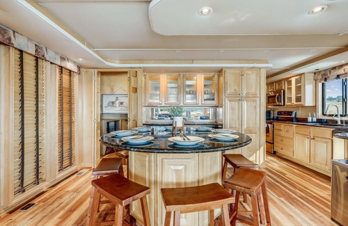 Leander Boat Rental | HUGE Luxury houseboat on Lake Travis