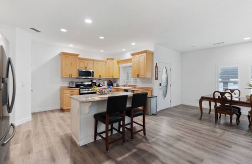 Riverton House | HUGE reunion ctr 30+, 16 BR, 8.5 bath, pets