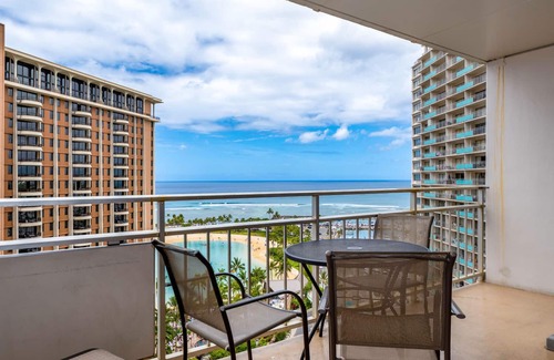 Waikiki Apartment | Huge Studio Unit with Ocean View #1624