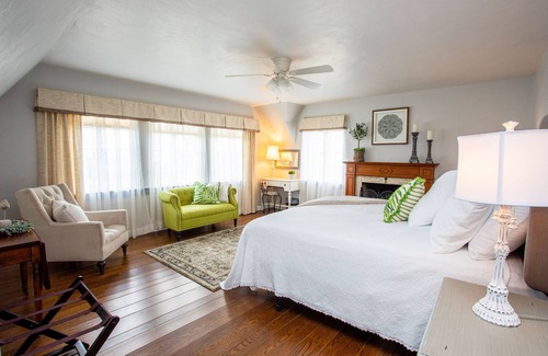 Medford Bed & Breakfast | Hummingbird Estate Wine & Suites