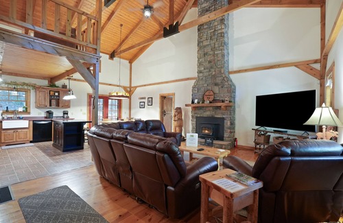 Rockbridge Cabin | Hummingbird Lodge at Big Pine Retreat