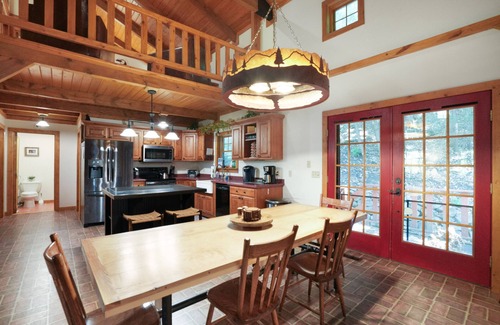 Rockbridge Cabin | Hummingbird Lodge at Big Pine Retreat