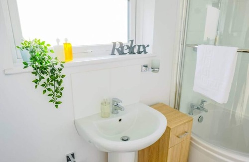 Arbury House | Humphreys Lodge - 26 Humphreys Road · Artistic & Modern Design Humphreys Lodge