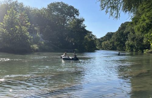 New Braunfels House | Hunka Hunka Cabin