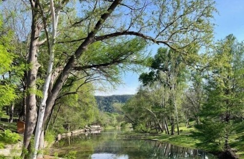 New Braunfels Cottage | Hunka Hunka Guadalupe Love!