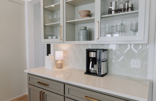 Bixby House | Hunter Hollow - bright & modern retreat near Tulsa